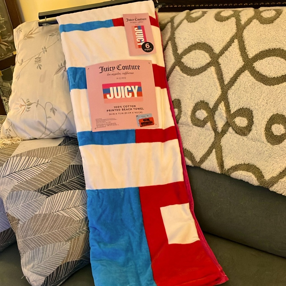🏝️Juicy Couture beach towel 6 feet long 100% cotton NWT